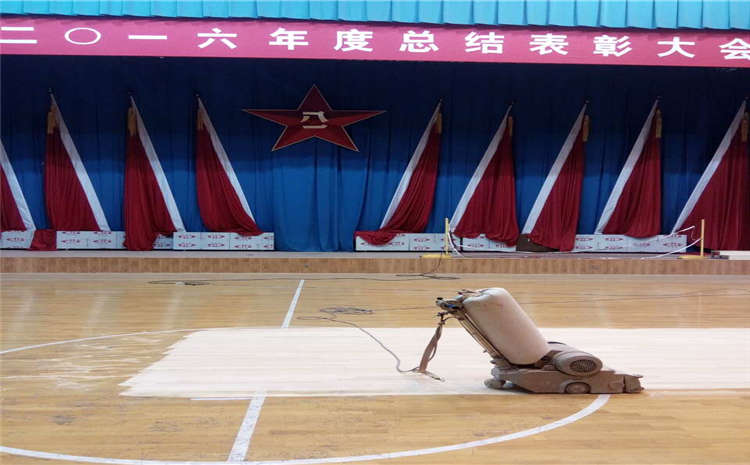 室內籃球實(shí)木運動(dòng)地板多少錢(qián)