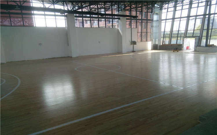 室內籃球實(shí)木運動(dòng)地板多少錢(qián)
